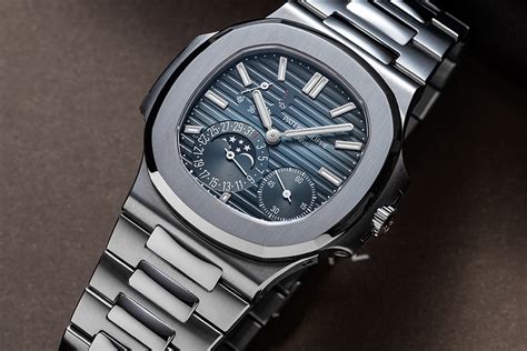 how many watches does patek philippe make a year